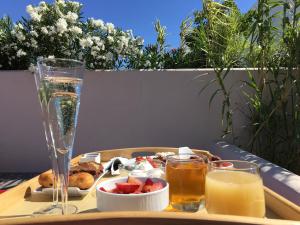 Nápoje v ubytovaní Art Hotel Santorini