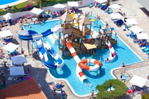 Bazén v ubytování Hotel Rosamar nebo v jeho okolí