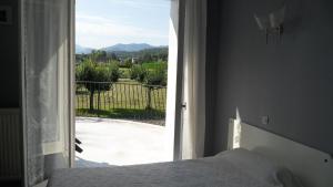 Nespecifikovaný výhled na hory nebo výhled na hory při pohledu z hotelu