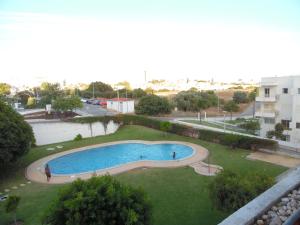 Uma vista da piscina em apartamento em albufeira ou nas proximidades