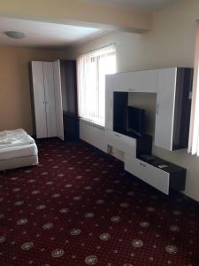 Gallery image of Villi Hotel in Cherven