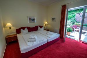 Postel nebo postele na pokoji v ubytování Hotel Hafen Hitzacker - Elbe