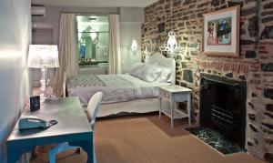 a bedroom with a bed and a fireplace at Auberge Place d'Armes in Quebec City