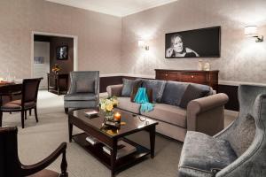Гостиная зона в Hôtel Barrière Le Royal Deauville