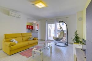 Ein Sitzbereich in der Unterkunft Holiday Home Baldini