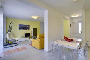 Ein Sitzbereich in der Unterkunft Holiday Home Baldini