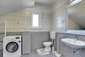 Ein Badezimmer in der Unterkunft Holiday Home Baldini