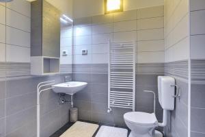 Ein Badezimmer in der Unterkunft Holiday Home Baldini