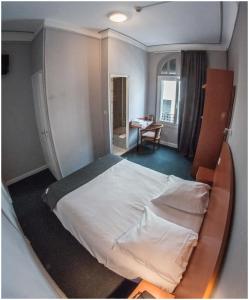 Postel nebo postele na pokoji v ubytování Hôtel Gambetta