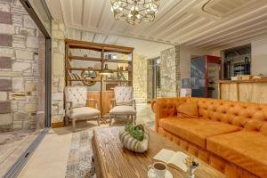 Гостиная зона в Navalia Hotel