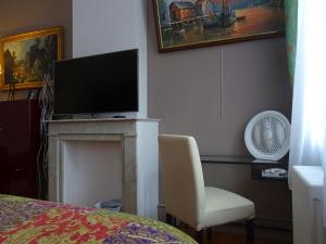 Gallery image of Chambres et Table d'hôtes La Belle Lensoise in Lens +76 photos