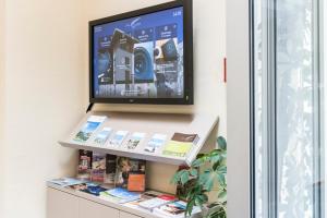 Telewizja i/lub zestaw kina domowego w obiekcie Hotel Allegra 3 Stern Superior