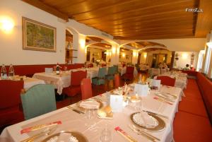 Restaurace v ubytování Hotel Baita Clementi