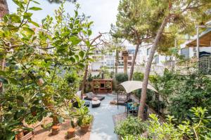 Zahrada ubytování 3 bedroom Apartment with private garden on top location Sitges centre beach