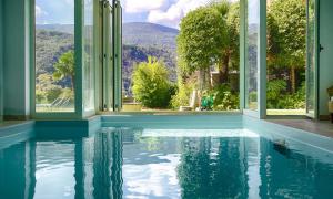Bazén v ubytování B&B Dolce vista al lago Lugano nebo v jeho okolí