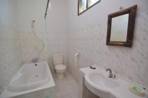 Koupelna v ubytování Puri Itoma Bungalows