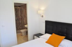 Posteľ alebo postele v izbe v ubytovaní Family Beach Club Sevilla II