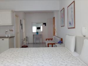 Kuchyňa alebo kuchynka v ubytovaní Neapoli Rooms