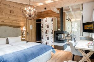 A bed or beds in a room at Aktiv- & Wellnesshotel Bergfried