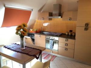 A kitchen or kitchenette at Lido delle Farfalle