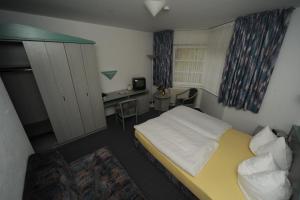 Postel nebo postele na pokoji v ubytování Hotel Am Markt