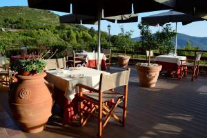 Üldine mäevaade või majutusasutusest SarAnd Relais-Adults Only pildistatud vaade