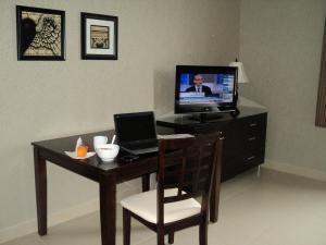 TV a/nebo společenská místnost v ubytování Montecassino Hotel & Event Centre