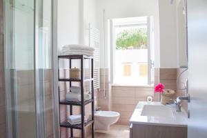 A bathroom at Case Vacanze Ganimede