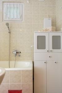 Et badeværelse på Apartments Klasan