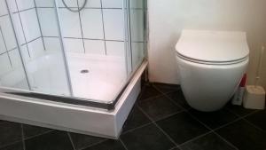 a bathroom with a toilet and a shower at Pasescia Bed and Breakfast. in Kolind +27 photos