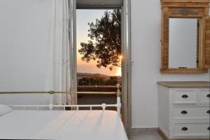 Posteľ alebo postele v izbe v ubytovaní Olive Tree House in Parikia