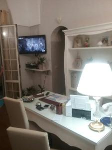 Televizors / izklaižu centrs naktsmītnē B&B Vico Napoli Salento