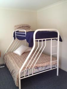 A bunk bed or bunk beds in a room at Paradise at the Beach Rosebud