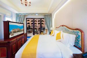 Voodi või voodid majutusasutuse Legend Palace Hotel toas