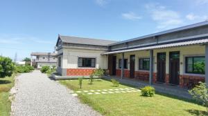 a house with a garden in front of it at Recreation Garden B&B in Taiping