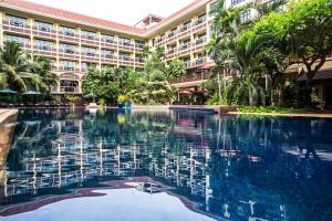 Basen w obiekcie Prince Angkor Hotel & Spa lub w pobliżu