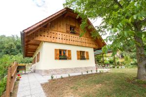 Imagen de la galería de Country House Srček with Two Bedrooms and Vineyard View, en Bizeljsko