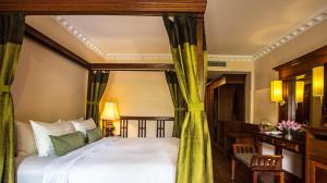 Łóżko lub łóżka w pokoju w obiekcie Prince Angkor Hotel & Spa
