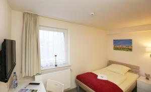 Un pat sau paturi într-o cameră la Hotel Schillerquartier