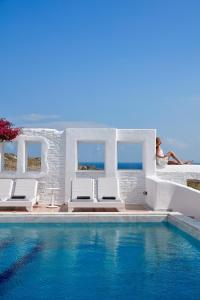 Bazén v ubytování Mr and Mrs White Paros nebo v jeho okolí