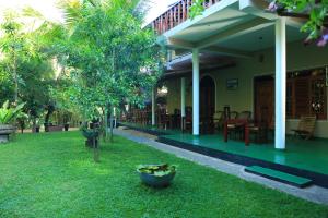 a view of the garden of a house at River Face Inn in Tissamaharama