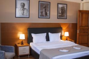 Postel nebo postele na pokoji v ubytování Hotel Plaza Viktoria