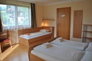 Postel nebo postele na pokoji v ubytování Gästehaus Eßl