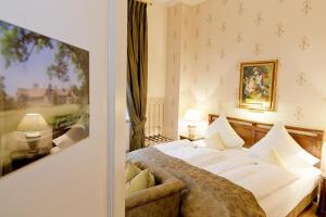 Postel nebo postele na pokoji v ubytování Hotel Villa Monte Vino + 106 fotografií