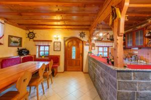 Kuchyň nebo kuchyňský kout v ubytování Apartment Ledrar