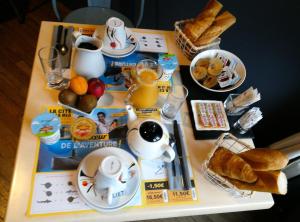 Svečiams siūlomi pusryčių variantai apgyvendinimo įstaigoje Hotel Napoléon