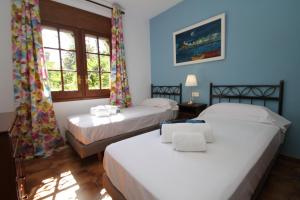 Postel nebo postele na pokoji v ubytování ARENDA Villa Coral Pino Alto + 33 fotografií