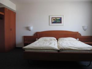 Postel nebo postele na pokoji v ubytování Hotel Linde