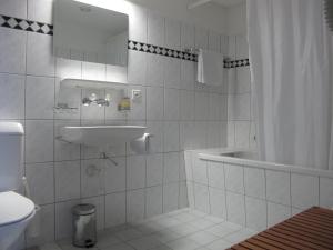 Koupelna v ubytování Hotel Linde