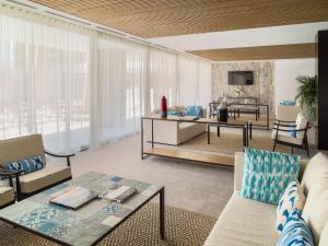 Uma área de estar em H10 Casa del Mar